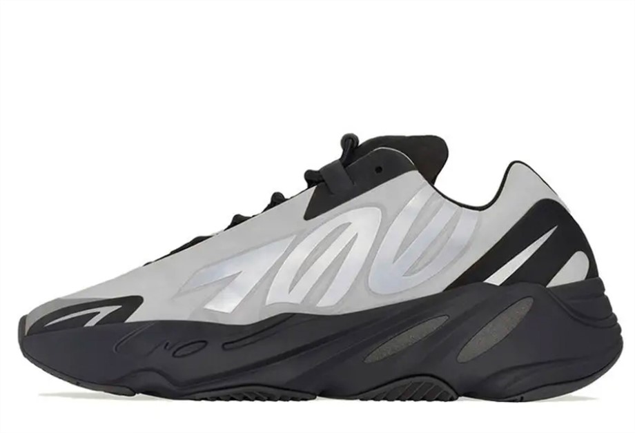 Yeezy Boost 700 MNVN Metallic Klekt