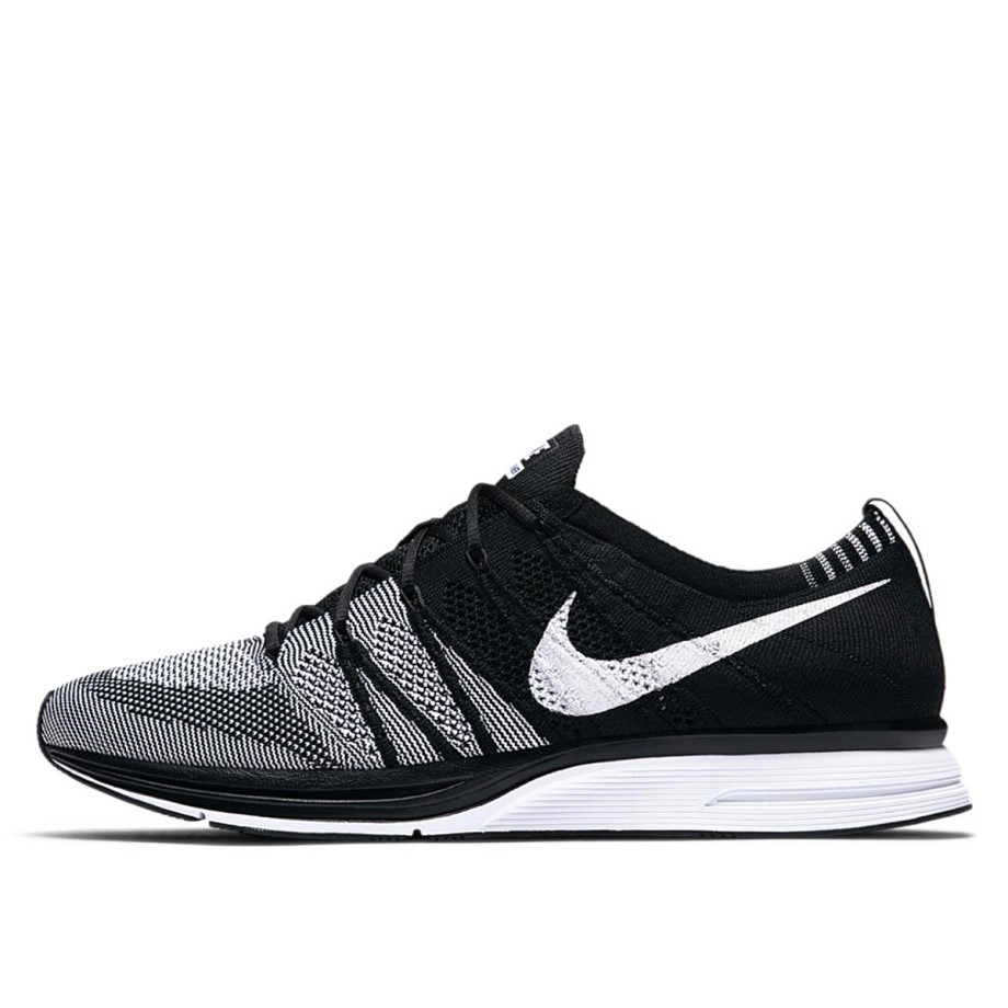 Flyknit Trainer Black White Klekt